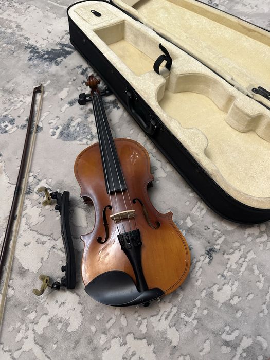 Скрипка 2/4 в хорошем состояние