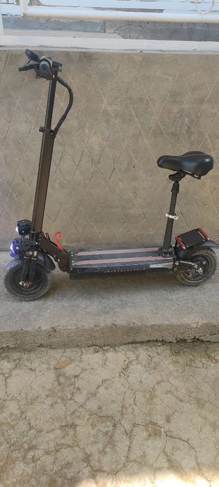 Самокат ва велосипед сотилади