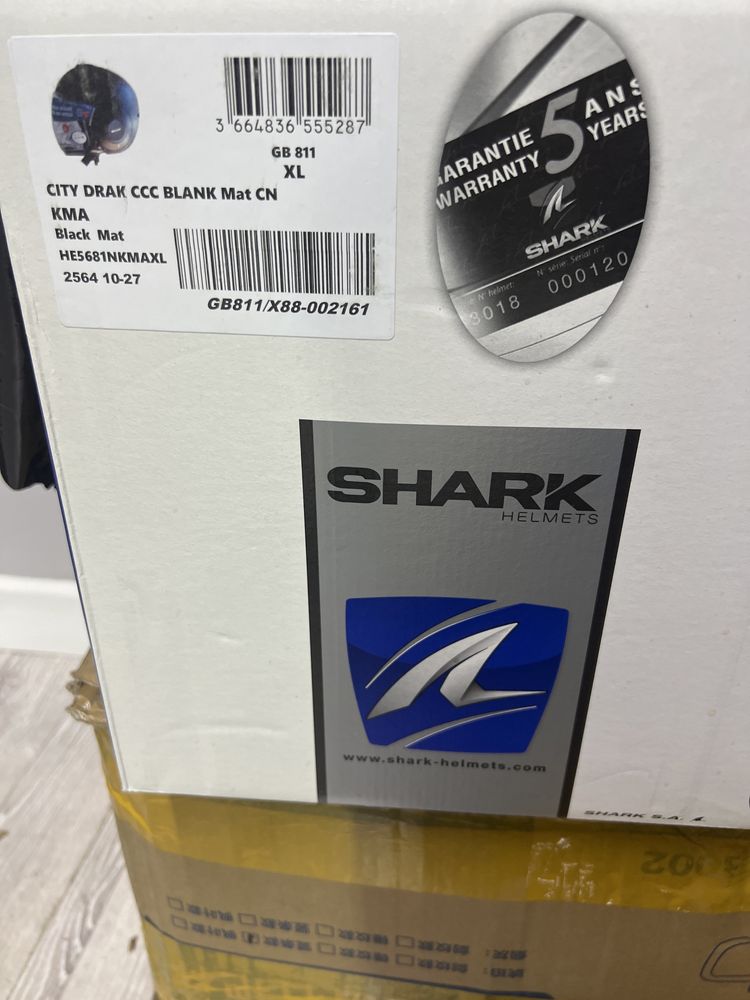 Продам каску SHARK