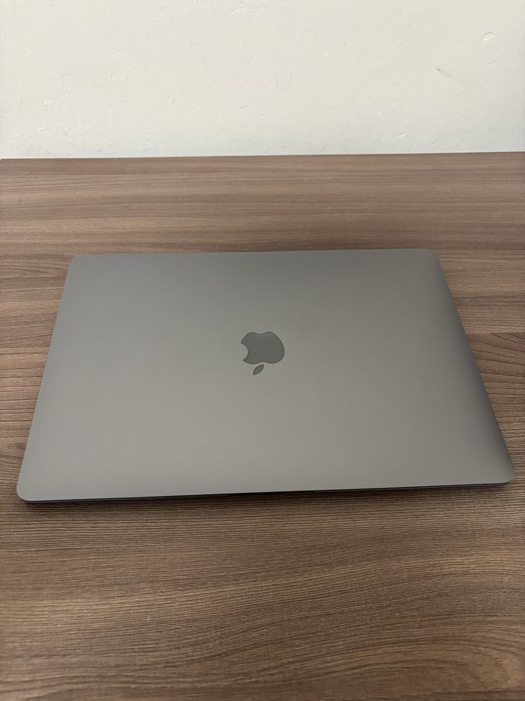 MacBook Air (M1, 2020)