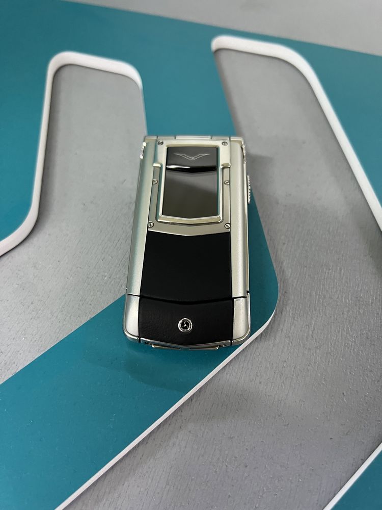 Vertu Constellation Ayxta Turismo Silver Black