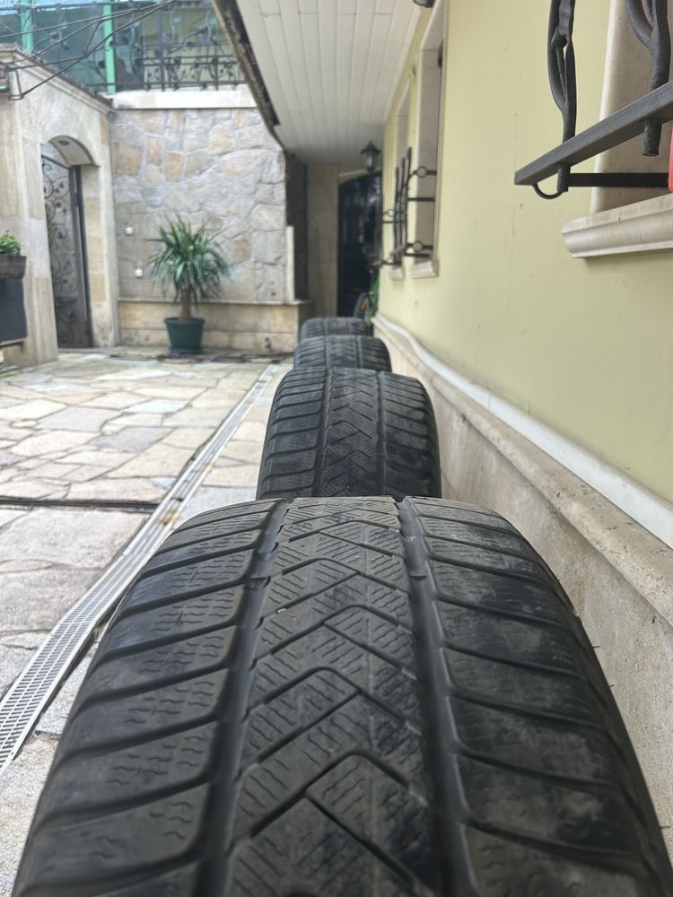 Зимни гуми Pirelli 255/40/20  dot23