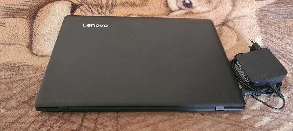Laptop Lenovo cu procesor Celeron Dual Core,4 Gb RAM si HDD de 500 Gb