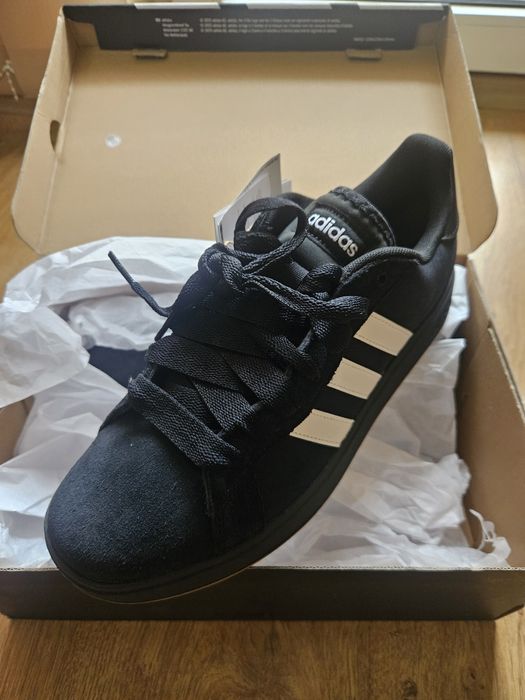 Продавам нови Adidas кецове