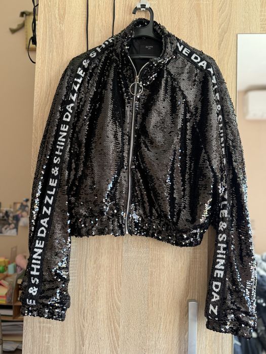 Тънко блестящо яке Bershka тип суитчер с пайети