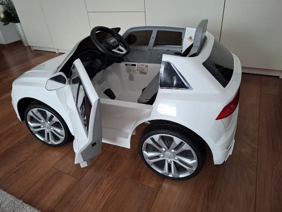 Masinuta electrica Audi Q8 cu telecomanda, roti spuma cauciucata EVA