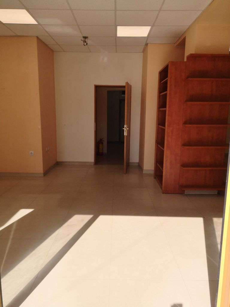 Дава се под наем Магазин в Самоков - 70 кв.м за 459 € - Снимка #4