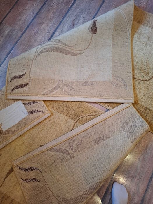 2 covoare identice, dimensiuni 150/80 cm