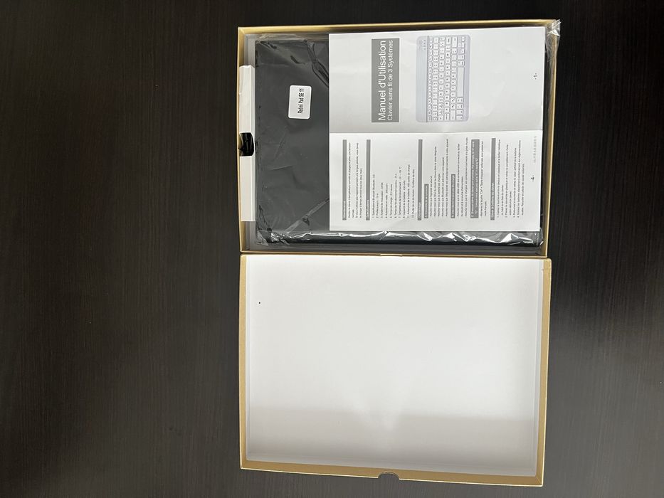 Husa tableta cu tastatura