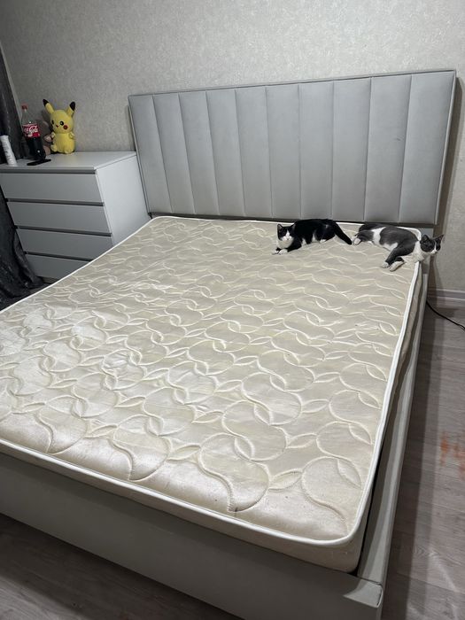 Кровать 180*200,в серой расцветке