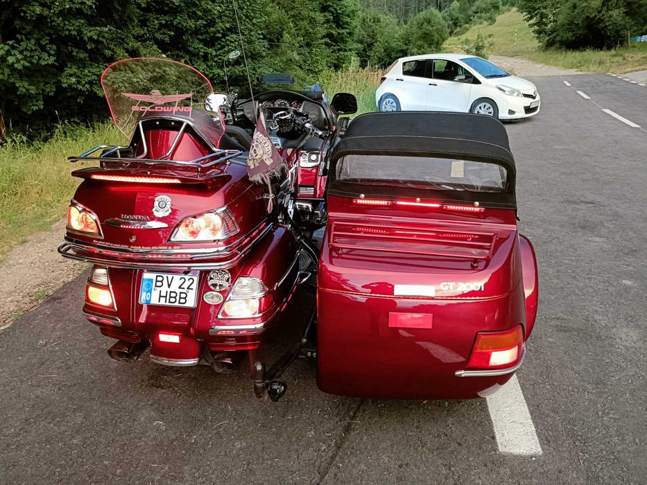 Vand Honda Goldwing 1800 cu atas de 2 locuri din 2009