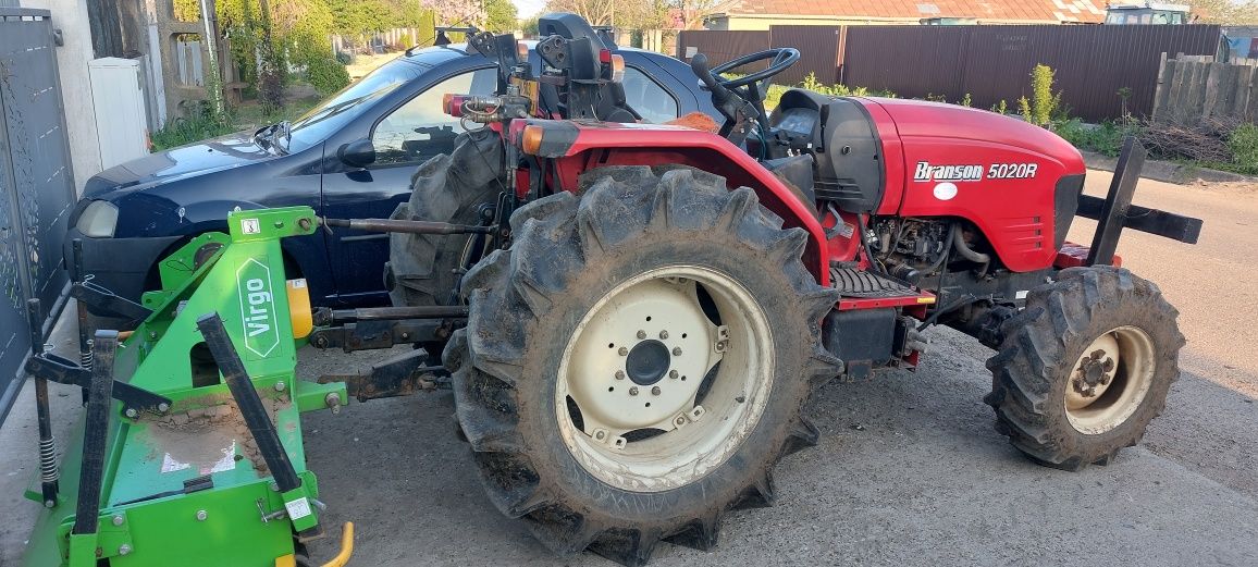 Tractor agricol Branson 4×4