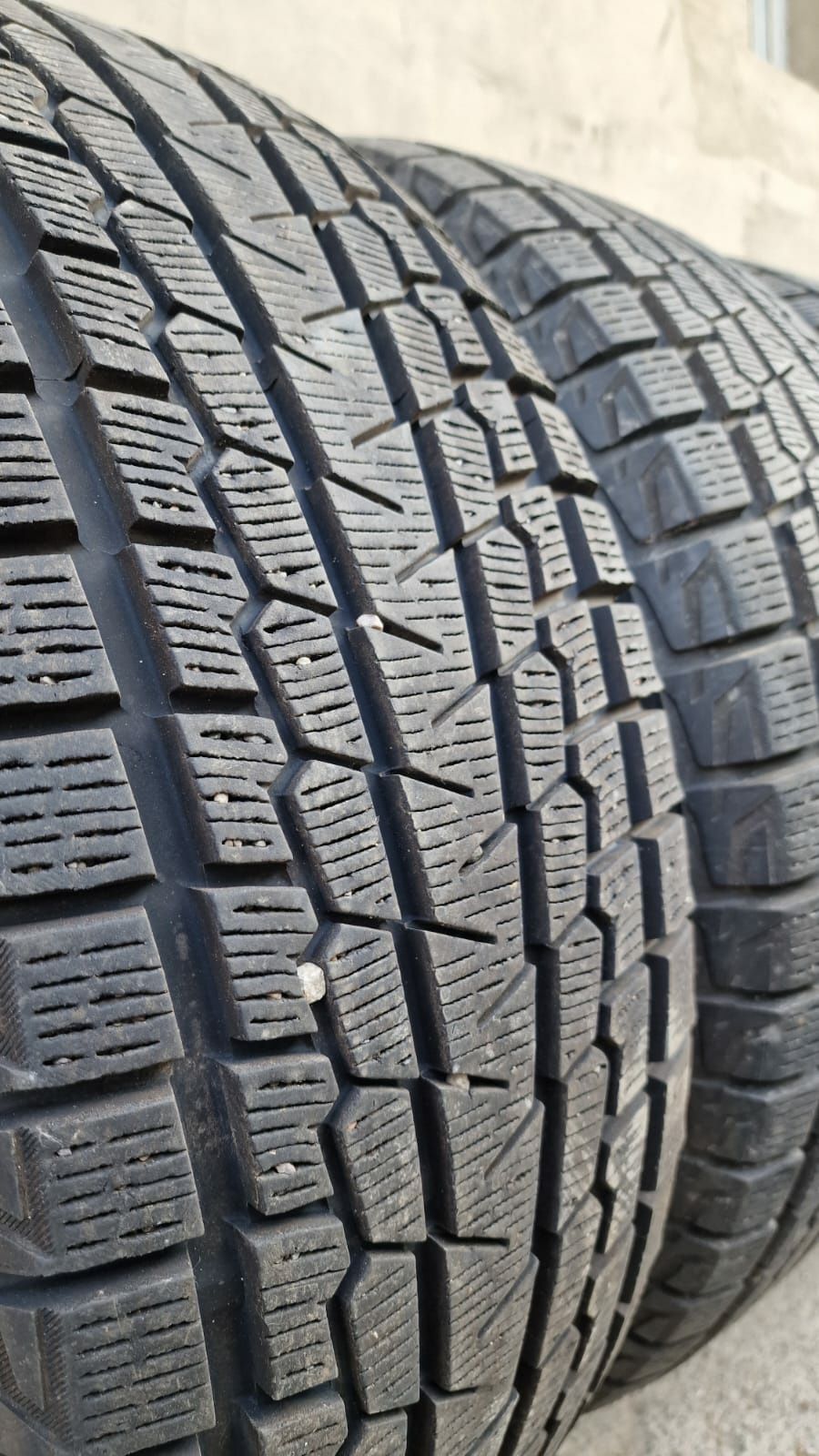 Продам зимнюю резину Yokohama Ice Guard G075 265/65R17