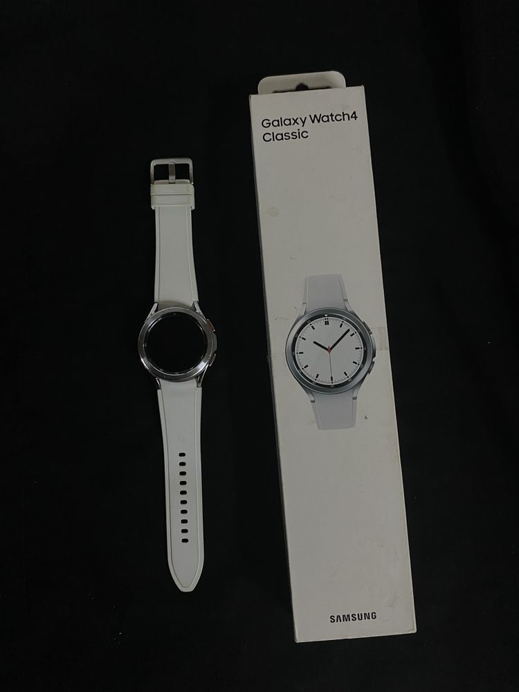 Продавам Samsung Galaxy Watch4 Classic