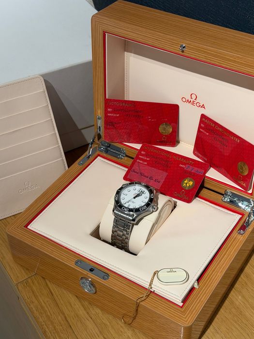 Omega Seamaster Diver 300M + кутия и документи