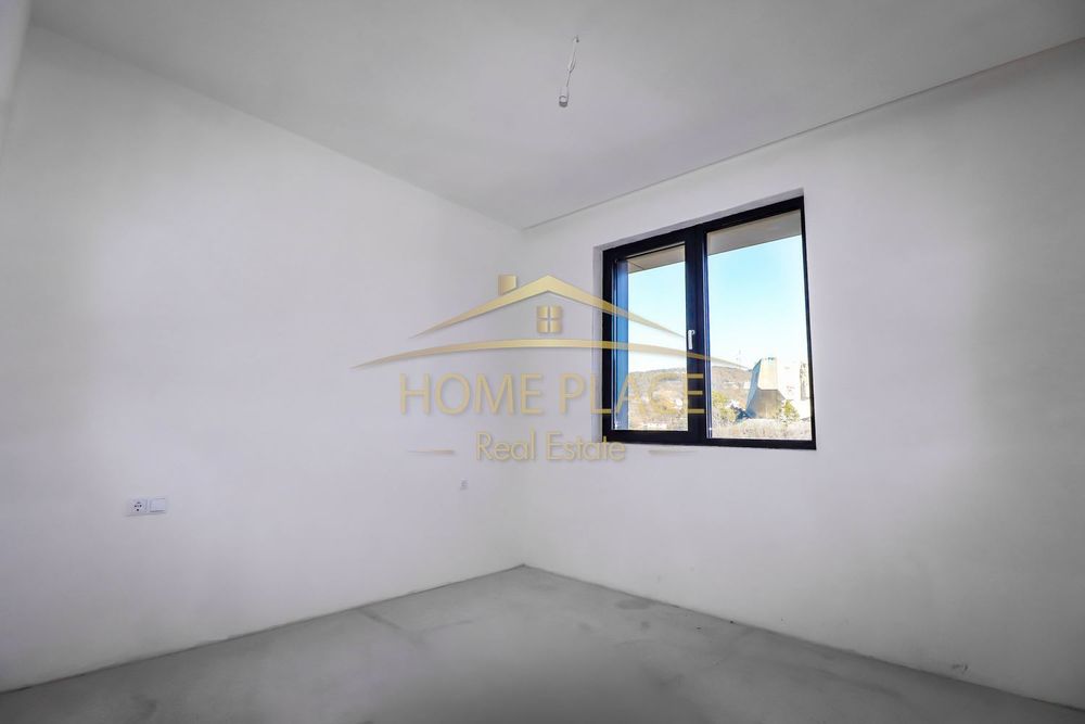 Продава се Тристаен апартамент в Варна, Бриз - 203 кв.м за 2092 €/кв.м - Снимка #4