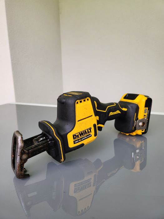 Fierastrau Sabie Dewalt DCS 369
