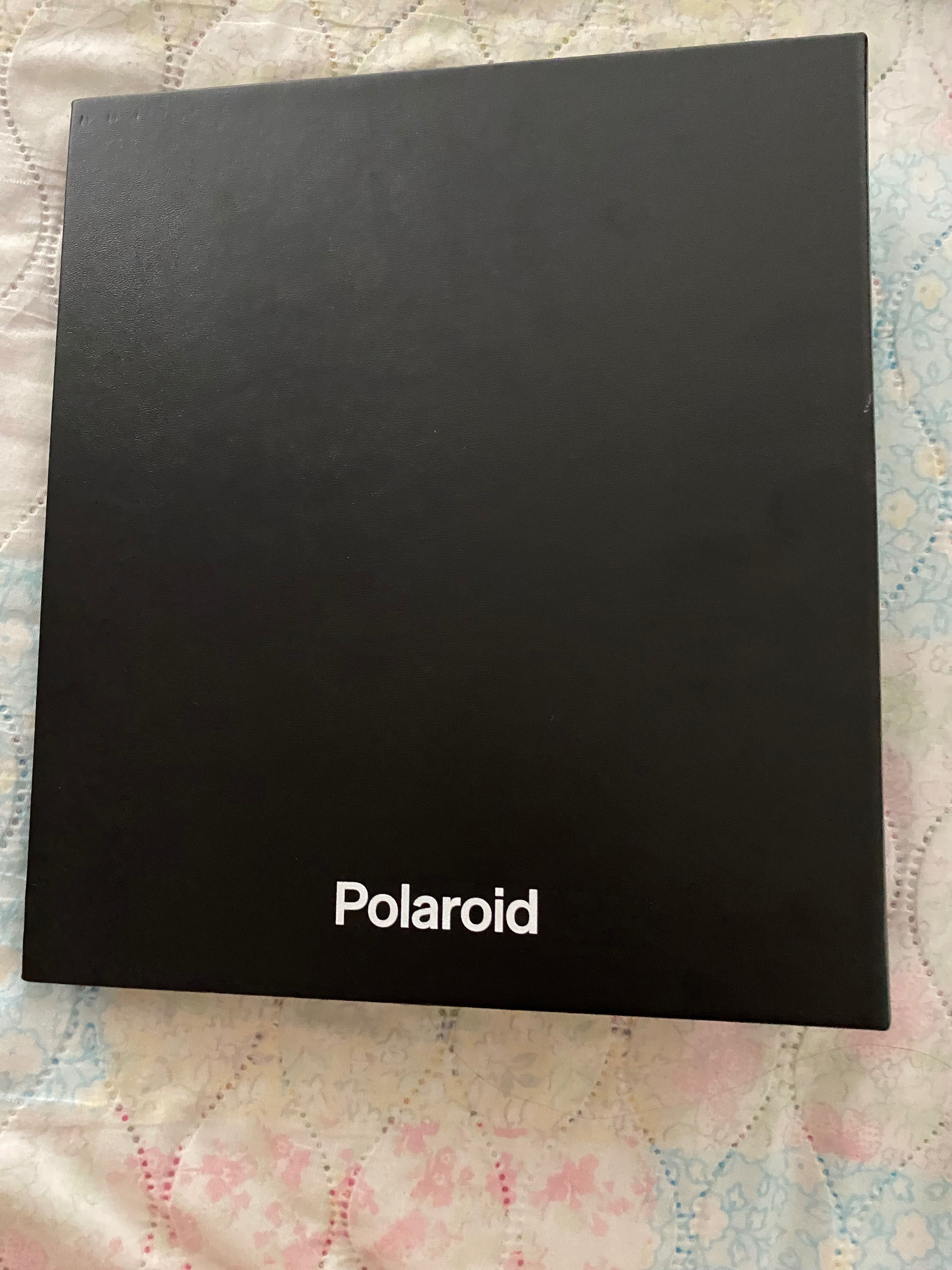 Камера за моментни снимки Polaroid с албум