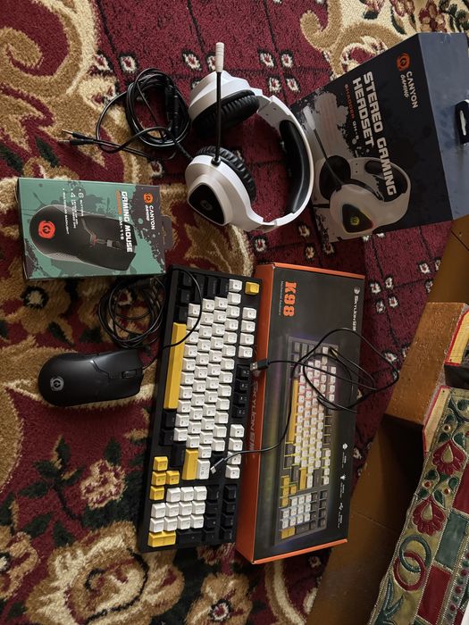 Klaviatura, mishka, naushnik igravoy hammasi