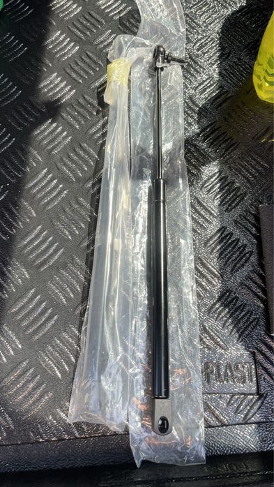 Амортисьори за прозореца на багажника за Гранд Чероки WJ