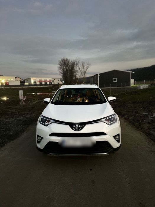 Toyota RAV4 Toyota RAV4 2016 · 2.0 Diesel · Manual · Tracțiune Față