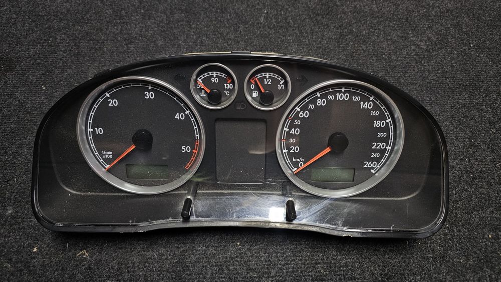 Ceasuri de bord originale Volkswagen Passat B5.5 1.9TDi

Stare buna 
A