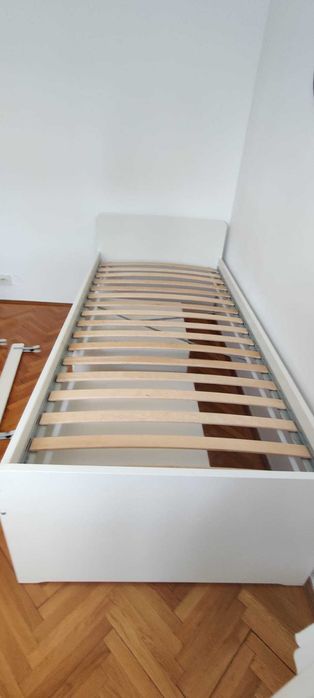 Pat IKEA, 90x200 cm, cu saltea, 2 cutii depozitare si 2 bare protectie