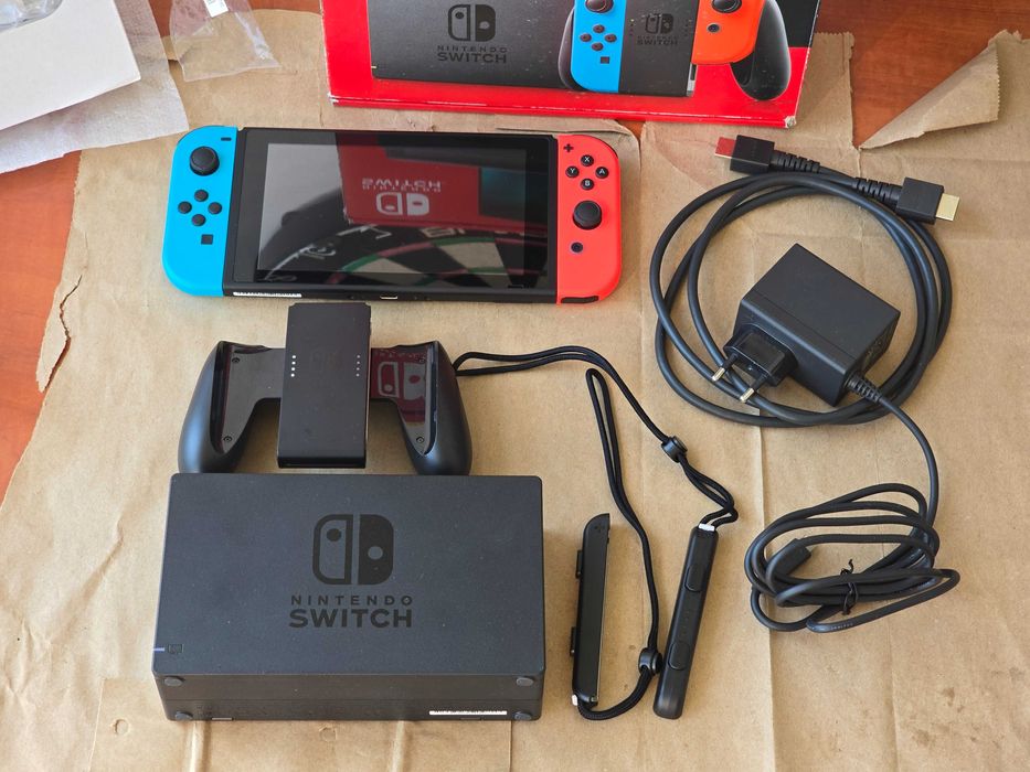 Nintendo Switch + 128гб карта памет + чип и всички аксесоари