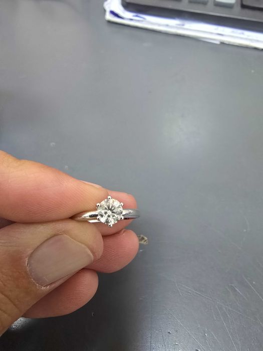 Дамски пръстен с диаманд