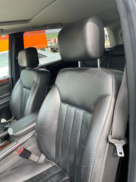 Vând Mercedes-Benz ML