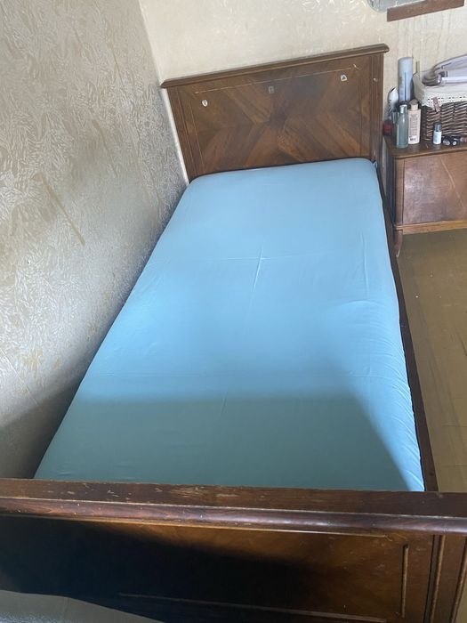 Кровать односпальная   Дерево