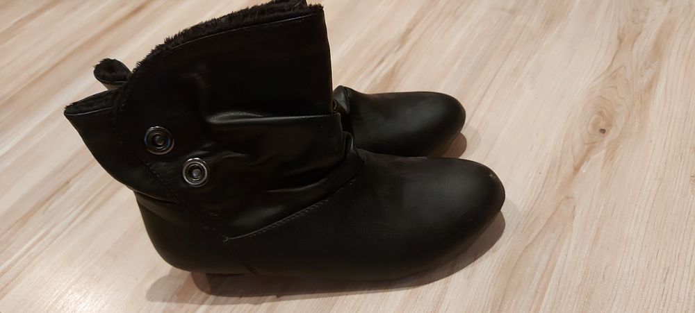 Боти 36 номер  ..