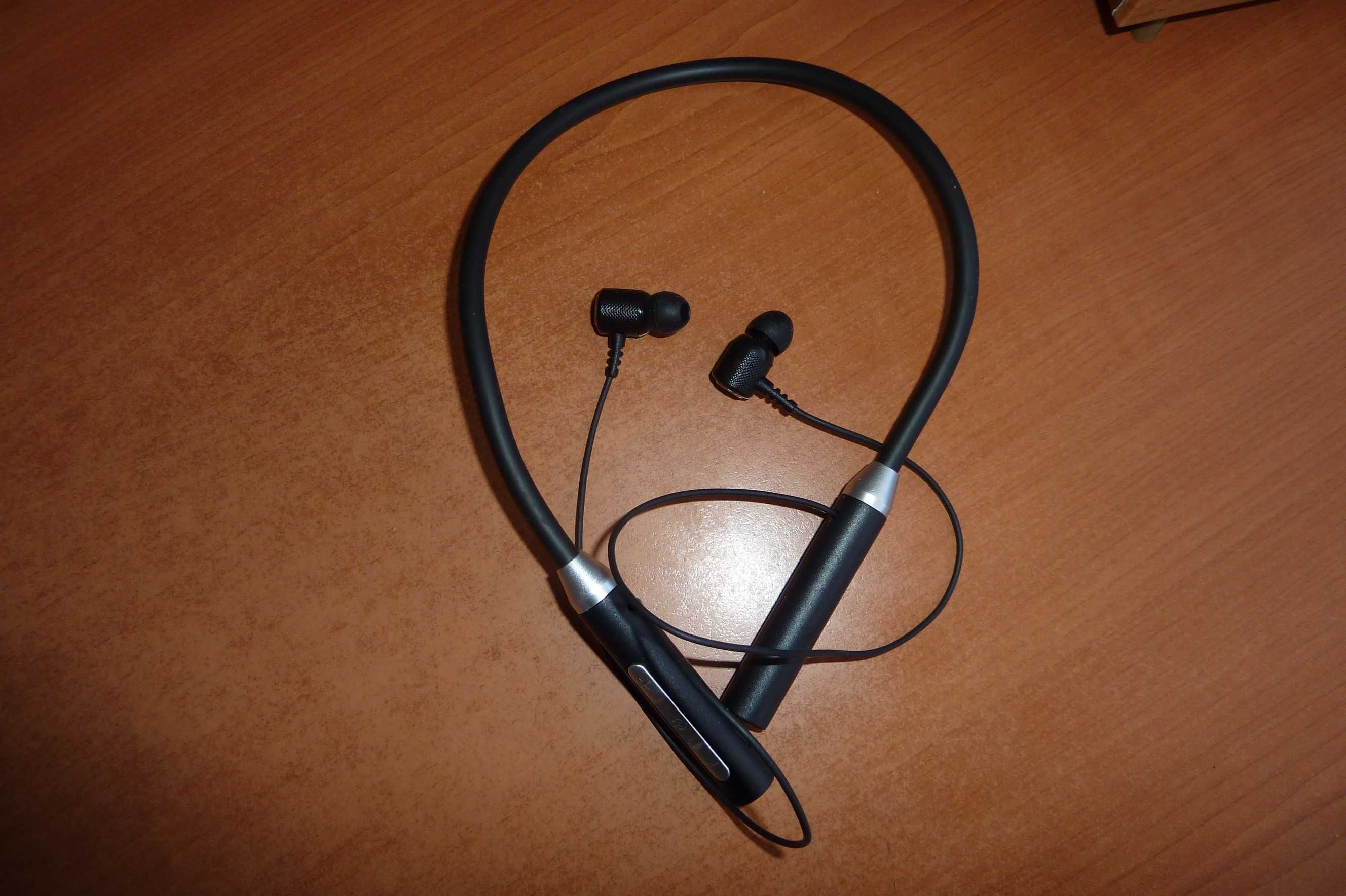 Casti Bluetooth  Handsfree, Noi , utilizare 8h,  Standby 300 h.