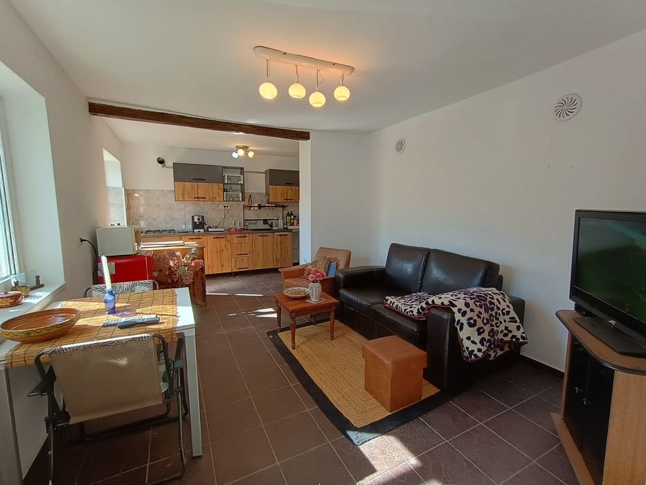 Casa total renovată pe 2500 m2