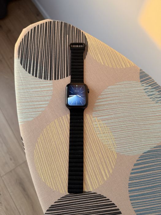 Срочно продам часы apple watch se 44mm