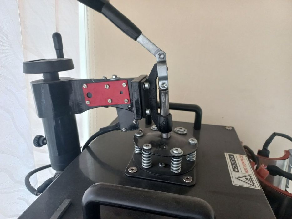 Presa 8 in 1 cu afișajul digital