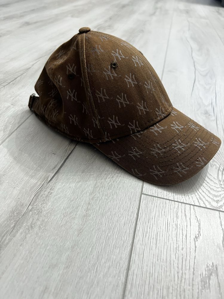 Памучна шапка с козирка New Era