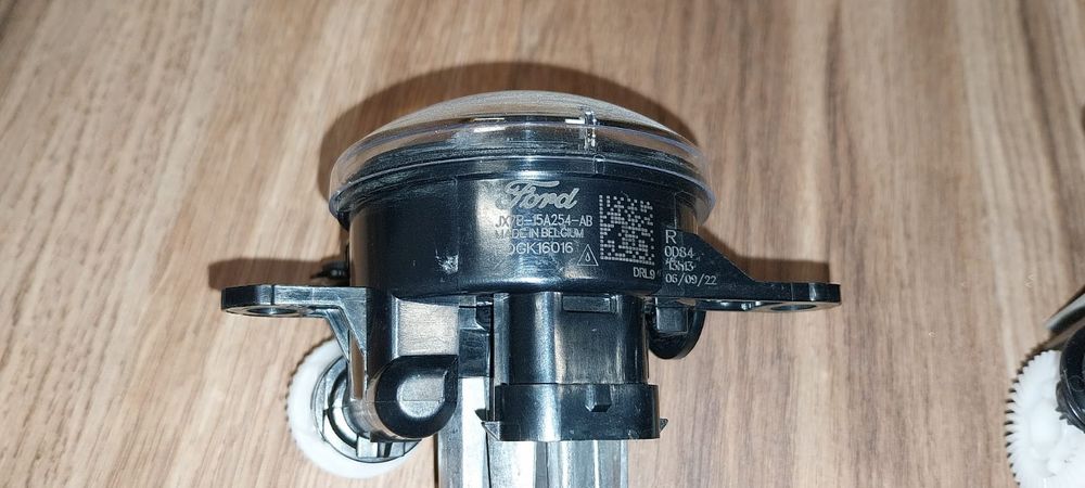 Proiector dreapta ford focus mk4 JX7B-15A254-AB nou