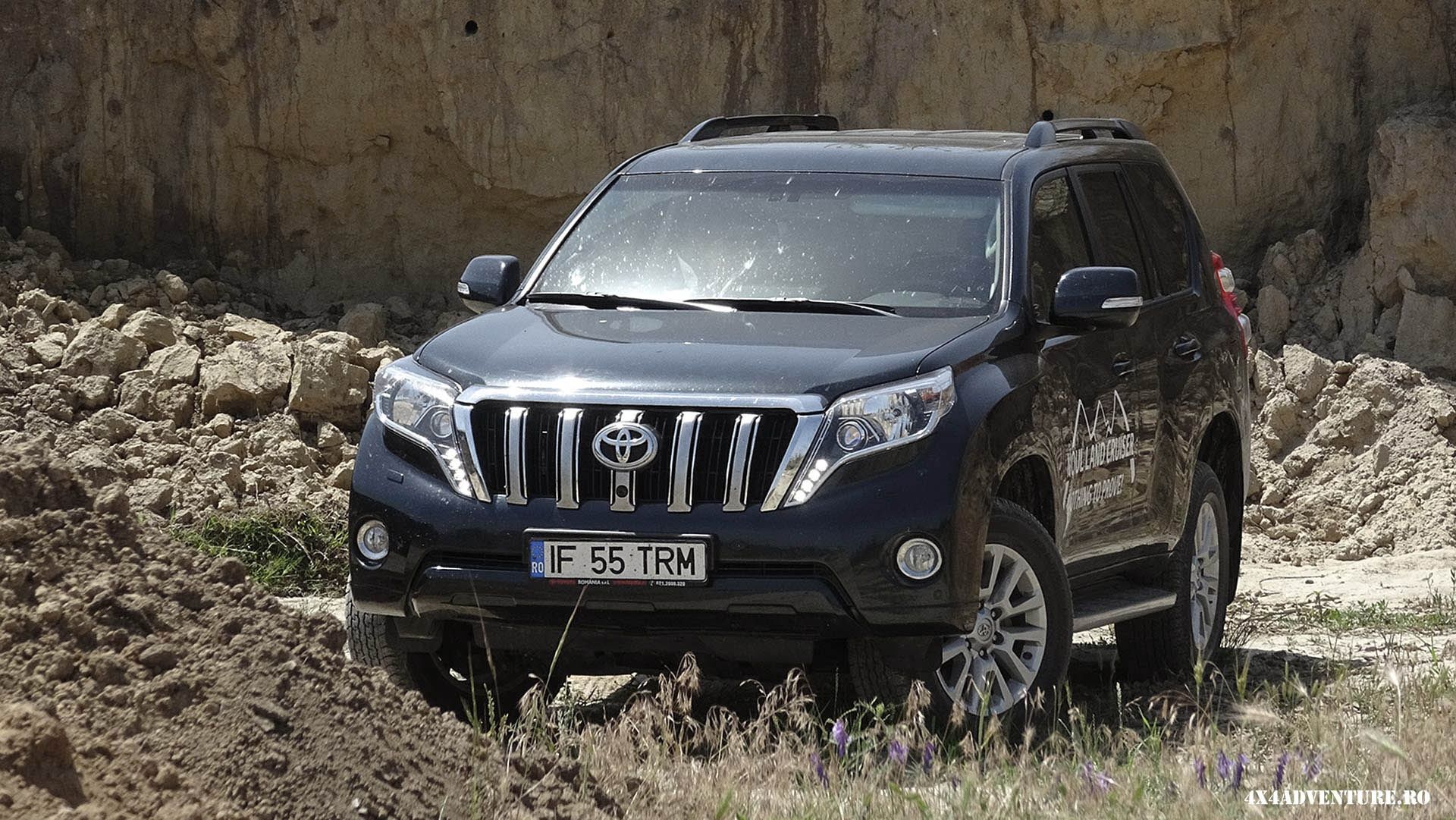 Far stânga Toyota land cruiser 150