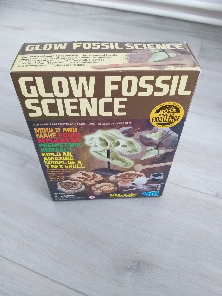 Joc/ Mulaj Glow fossil science