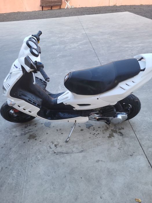 Vând Scuter PEUGEOT nu fac scimb