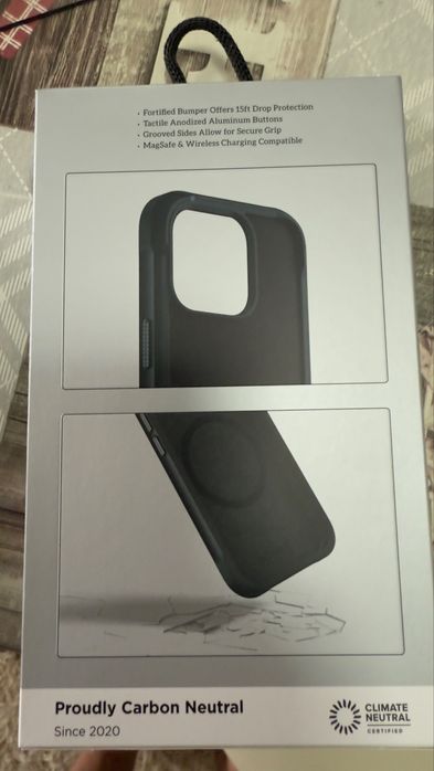 Carcasa NOMAD Rugged MagSafe compatibila cu iPhone 15 Pro