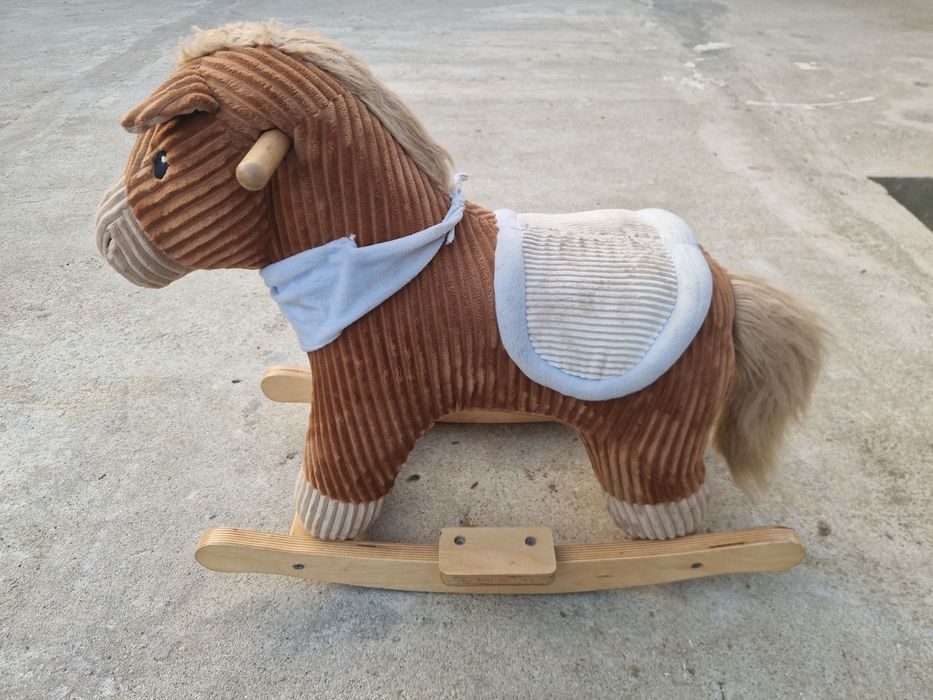 Balansoar cal din lemn