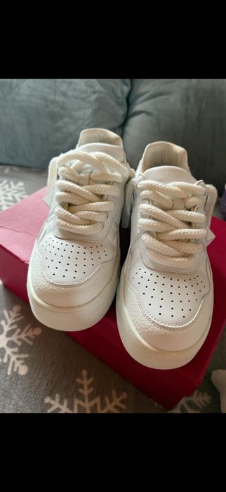 Vand adidasi Valentino in stare foarte buna!