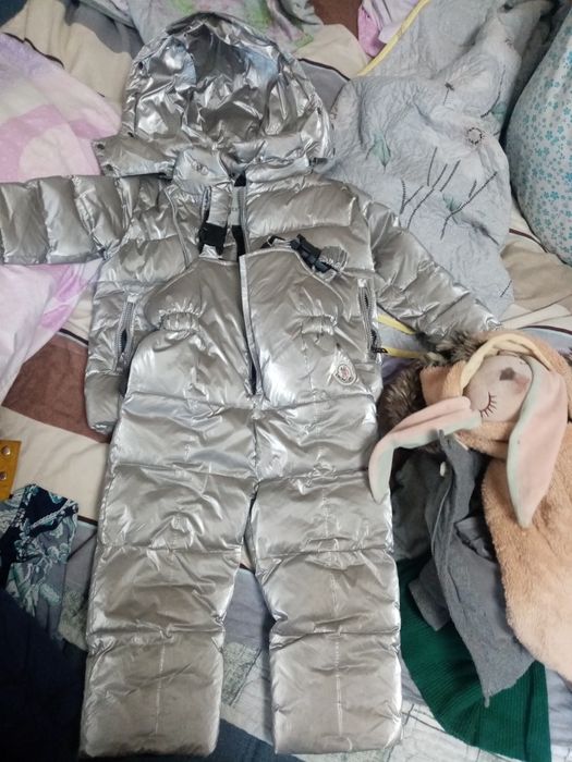 Продам комбинезон подходит для девочки и для мальчика