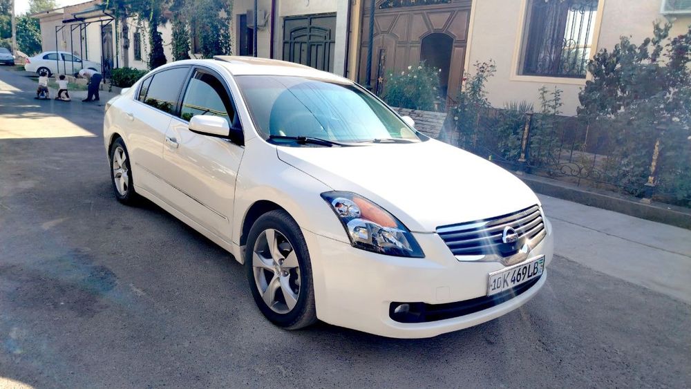Nissan altima Dubai 3pozitsia fulli