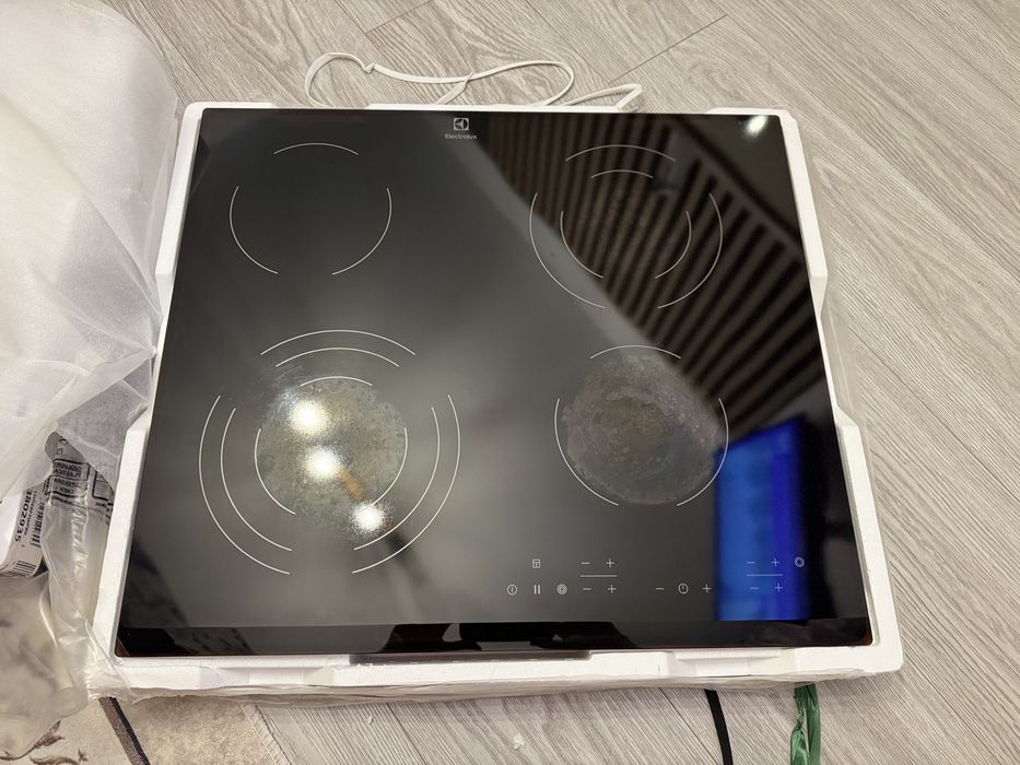 Plită Electrolux vitroceramică EHF6343FOK – 4 zone, Touch Control