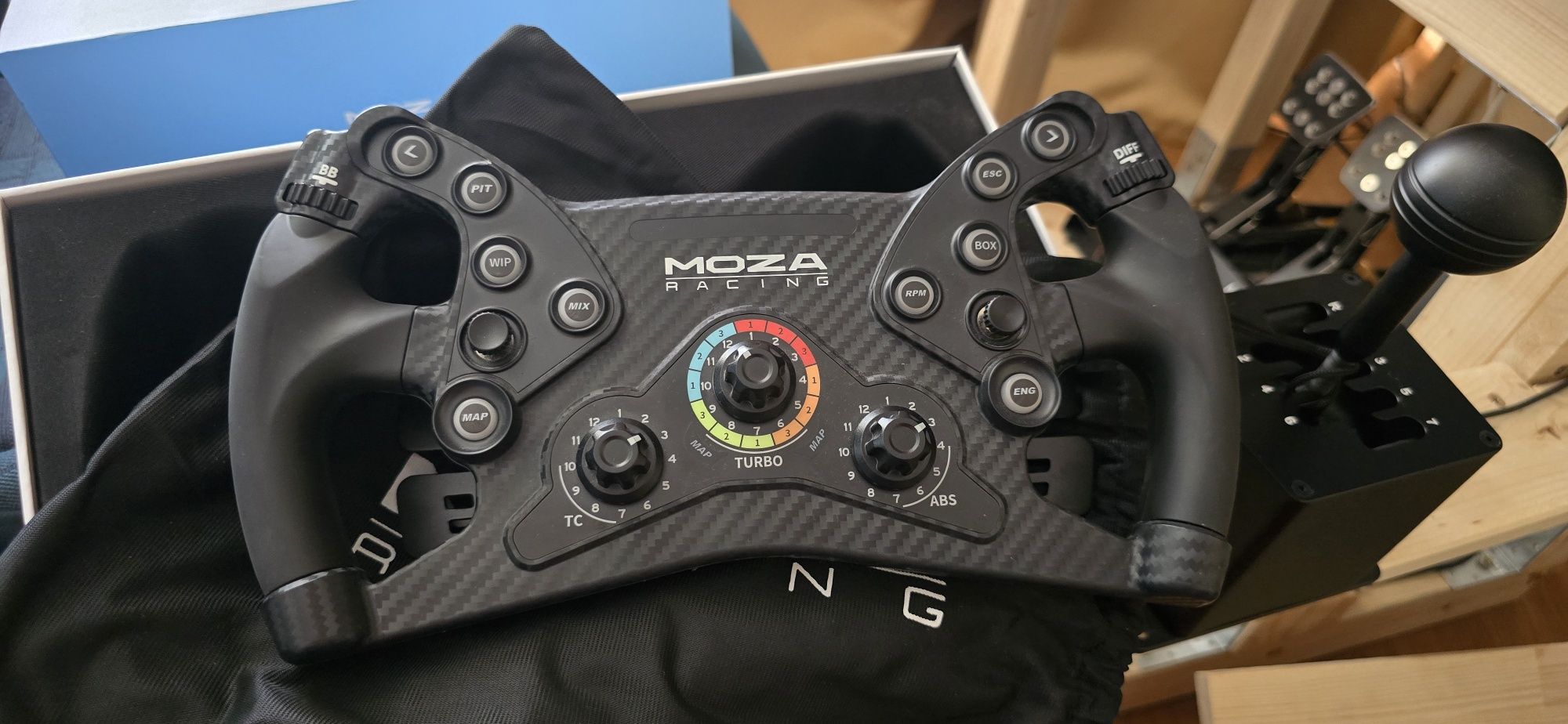 Moza r9 +2 волана+ педали+ скорости + 4к смарт тв Сони 56inch
