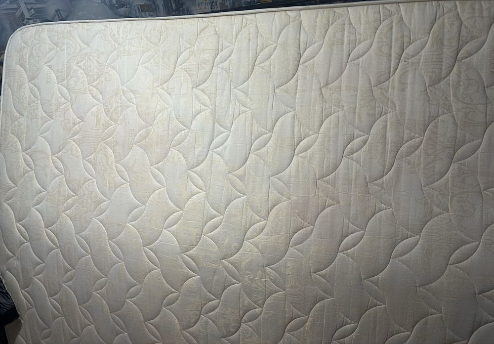 Продам матрас б/у.