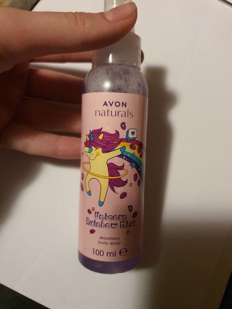 Spray de corp roz cu unicorn Avon